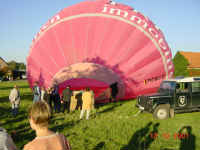 Aufrichten des Heissluftballons